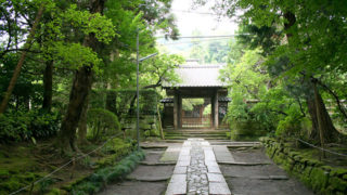 鎌倉 壽福寺鎌倉随一の参道がある北条政子創建の寺院