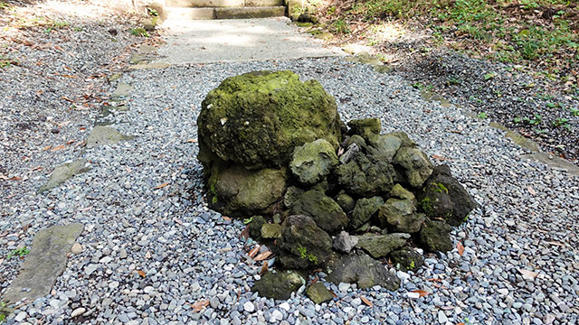 鉾立石（山宮浅間神社）